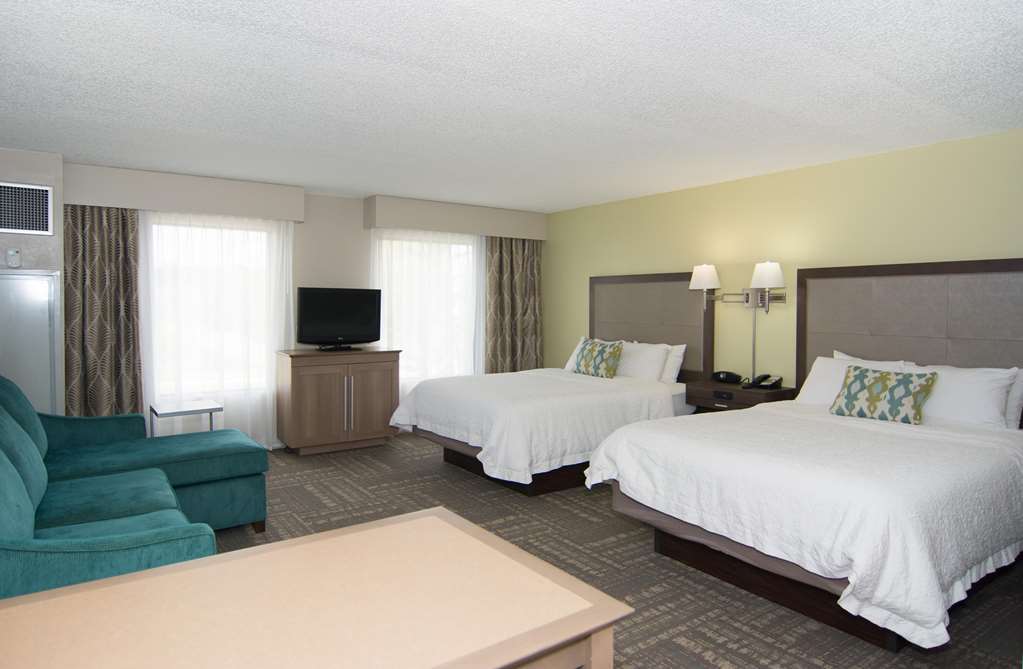 Hampton I-10 West Hotel 3*